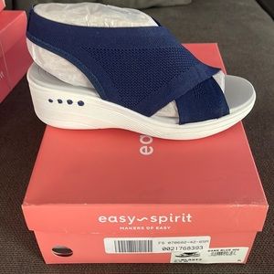 Ladies size 6.5M Easy Spirit slip on sandal.